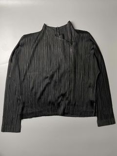 (Category: ) located in . Submitted by solothriftfinds (Listing ID 1443544178, Image 1). Description: .