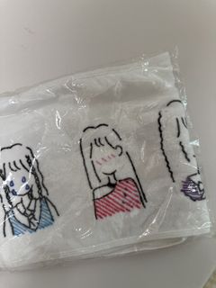 （分類：）位於 。 由 kpopfans_10 提交（商品編號 1443563700，圖片 1）。簡介： 。