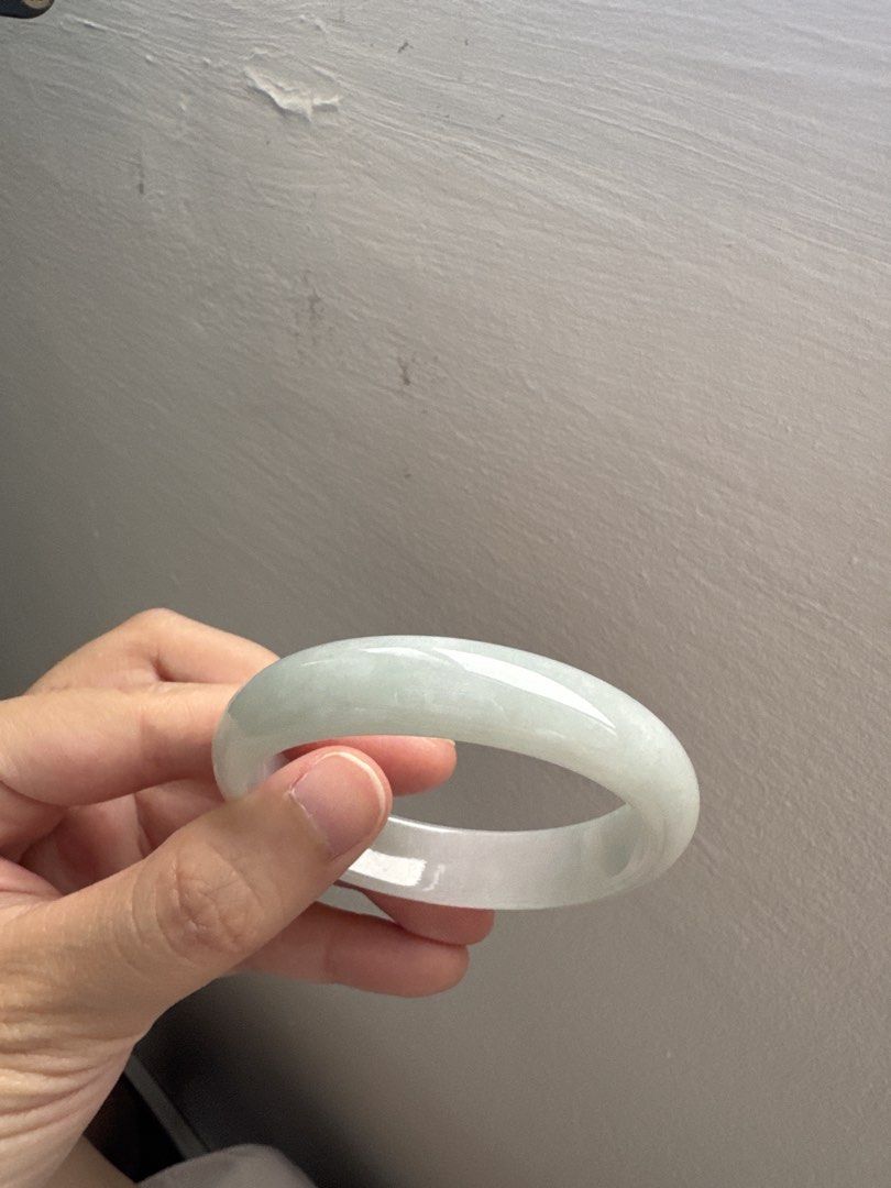 jade bangle (Category: Bracelets) located in Singapore. Submitted by dinoooooo (Listing ID 1443589028, Image 2). Description: 49-50.
