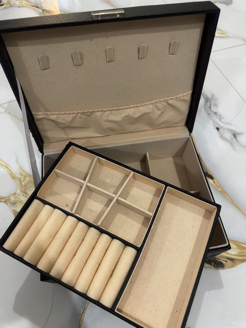 Jewelry organizer (Category: Accessory Holder, Box & Organizers) located in Manila. Submitted by sofia.things (Listing ID 1443694652, Image 3). Description: Nasa pics issue Fix price Lalamove only Loc imus cavite.