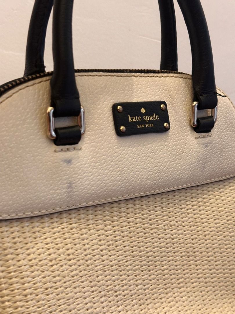 Kate Spade black and white bag (Category: Cross-body Bags) located in Makati City. Submitted by k.1248 (Listing ID 1443652368, Image 3). Description: .
