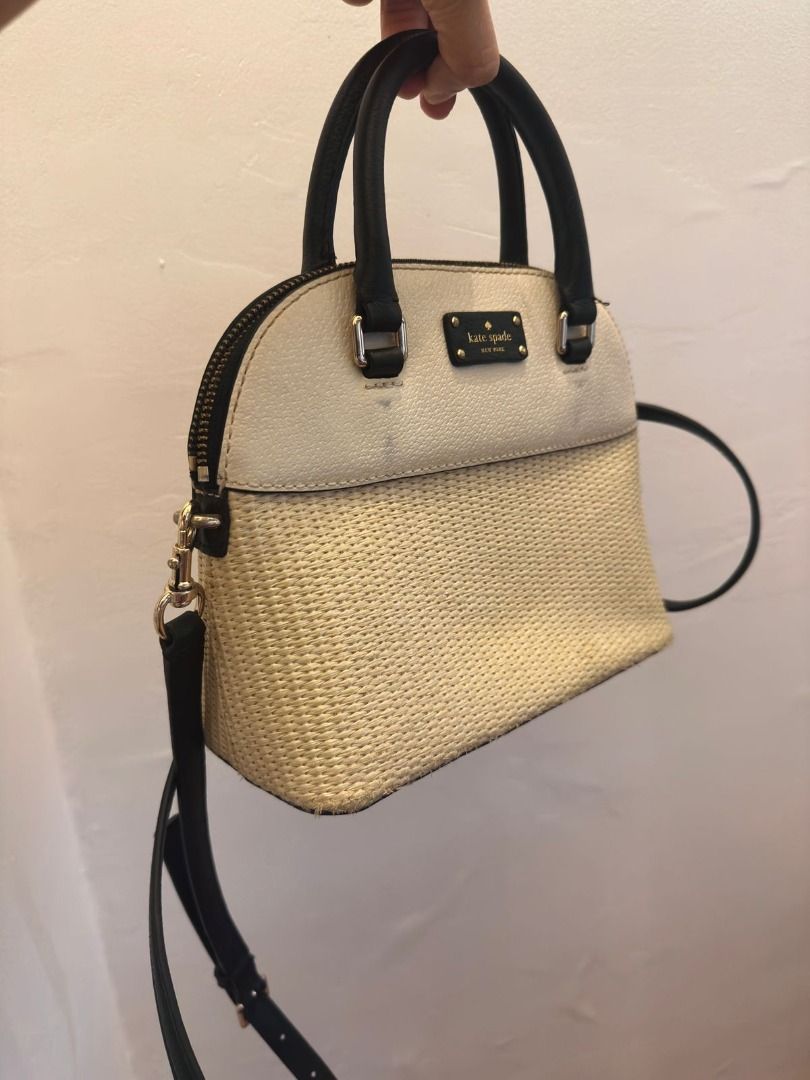 Kate Spade black and white bag (Category: Cross-body Bags) located in Makati City. Submitted by k.1248 (Listing ID 1443652368, Image 2). Description: .