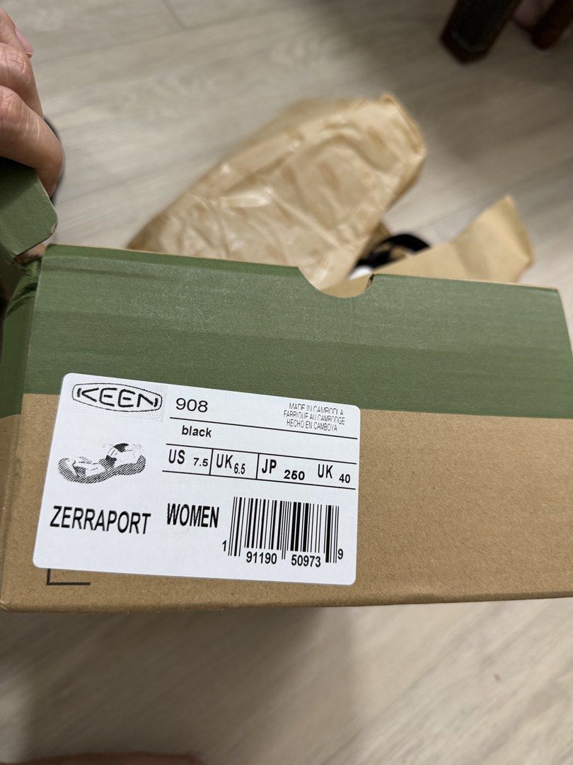 KEEN Zerraport Women's Black Sandals US 7.5 (Category: Sandals) located in Singapore. Submitted by freefrom928 (Listing ID 1443630381, Image 3). Description: - KEEN Zerraport Sandals - Color: Black - Women's Size: US 7.5 / UK 5.5 / JP 240 / EU 40 - Features: Comfortable and versatile - Ideal for: Walking and outdoor activities - Includes: Original box.