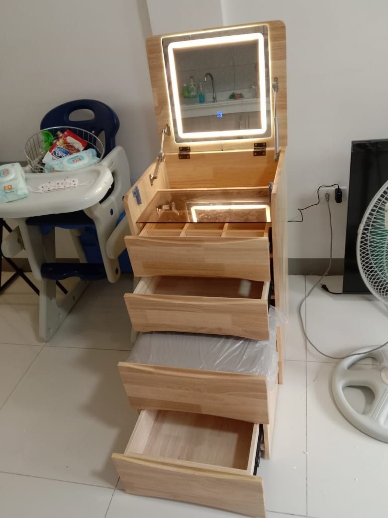 LED Vanity Dresser with Mirror | Makeup Table with Storage (Category: Other Home Furniture) located in Caloocan City. Submitted by lyyyzzzz (Listing ID 1443529836, Image 3). Description: ✔ LED Light Mirror ✔ Hidden Storage Compartments ✔ 3 Large Drawers ✔ Space-Saving Design ✔ Premium Wood Finish 📏 Size: 48cm x 40cm x 82cm 🎨 Colors: Wood, Walnut, White Perfect for organizing makeup, skincare, jewelry, and accessories while adding elegance to yo
