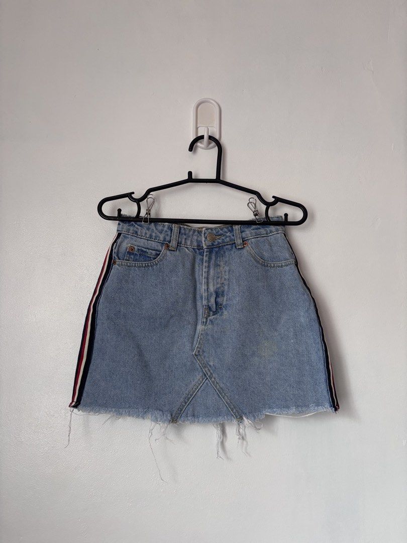 Lined Denim Skirt (Category: Skirts) located in Taguig. Submitted by _esse (Listing ID 1443564501, Image 1). Description: Waist 24” Length 13” Small on tag.