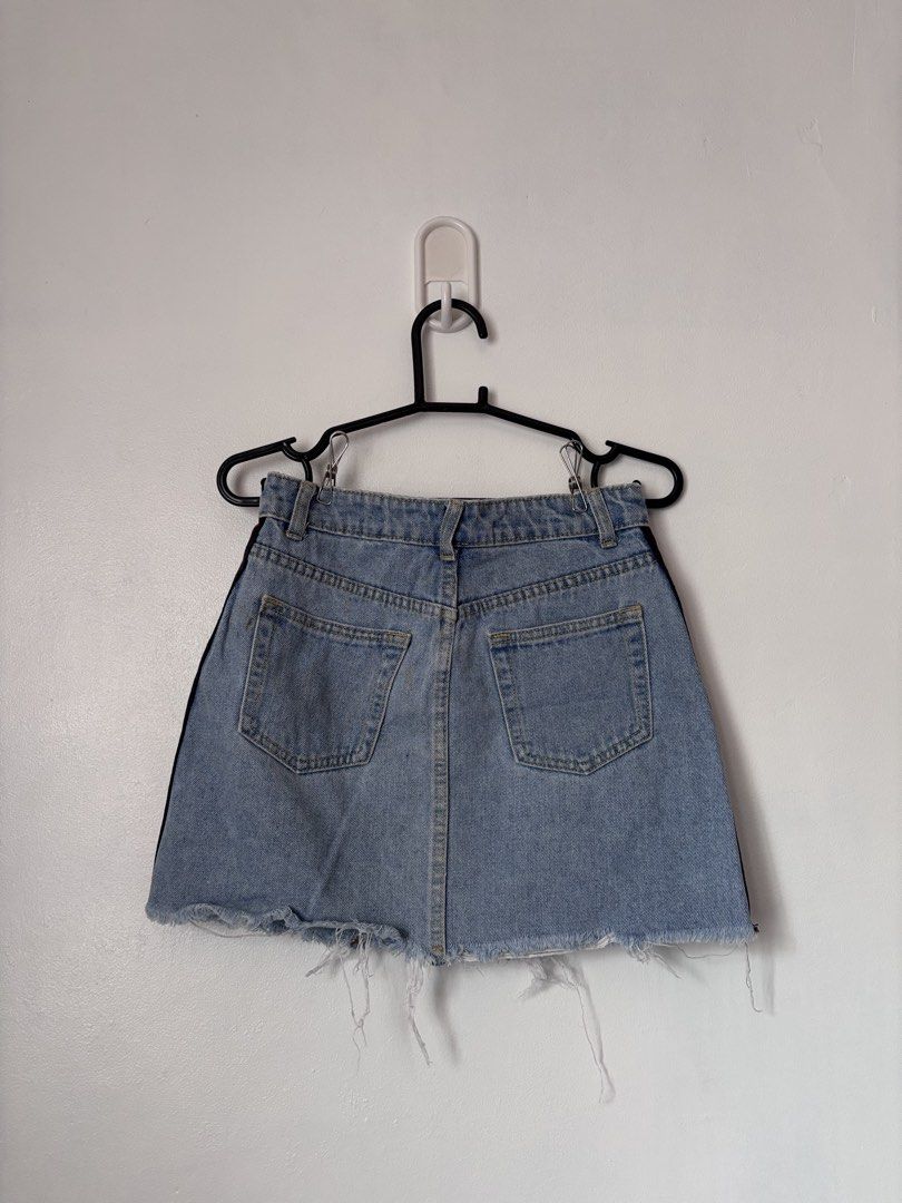 Lined Denim Skirt (Category: Skirts) located in Taguig. Submitted by _esse (Listing ID 1443564501, Image 2). Description: Waist 24” Length 13” Small on tag.