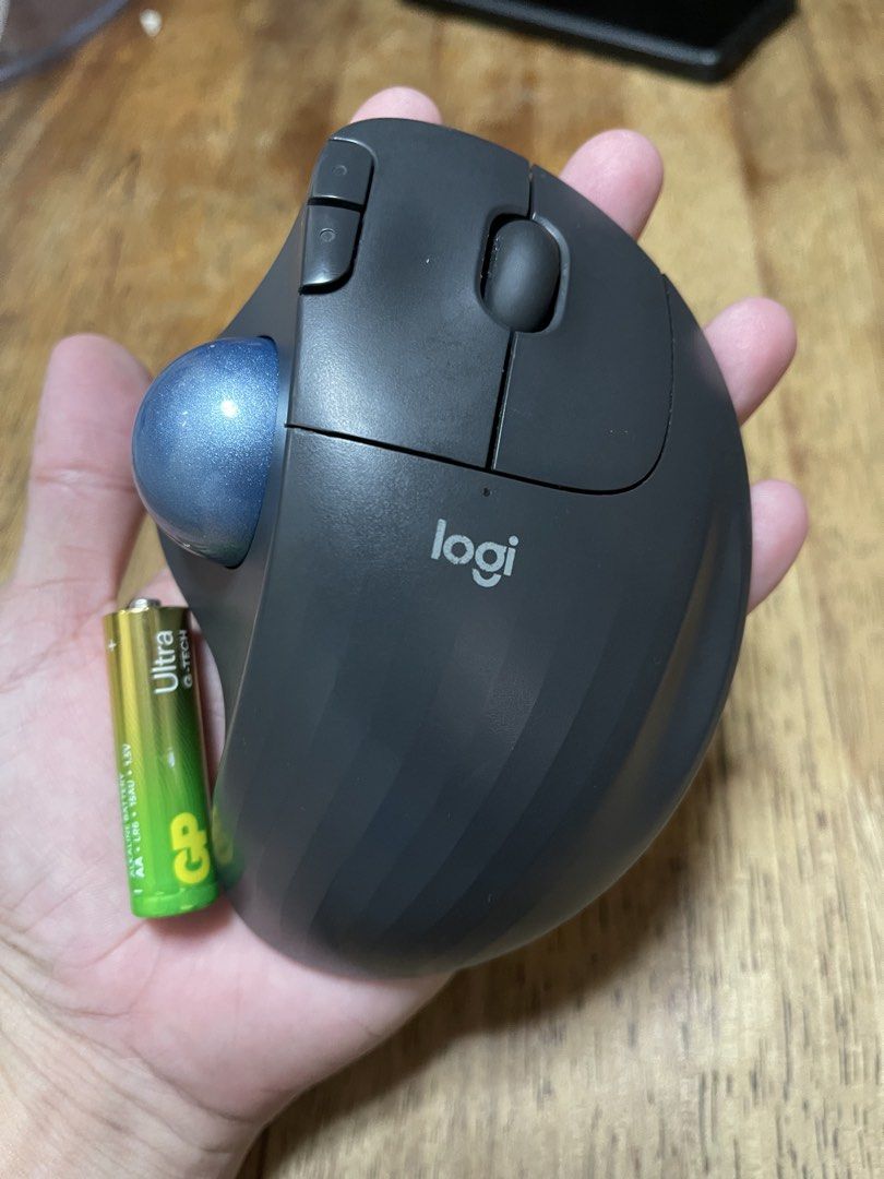 Logitech Ergo M575 Wireless Trackball Mouse (Category: Mouse & Mousepads) located in Valenzuela. Submitted by tongaiks (Listing ID 1443501644, Image 1). Description: Description: Selling a pre-loved Logitech ERGO M575 Wireless Trackball Mouse in Graphite. This is the ultimate ergonomic mouse for saving wrist strain and desk space! Condition: 8.5/10. Fully operational. Has some minor cosmetic scuffs on the bottom base plate and light surface wear 