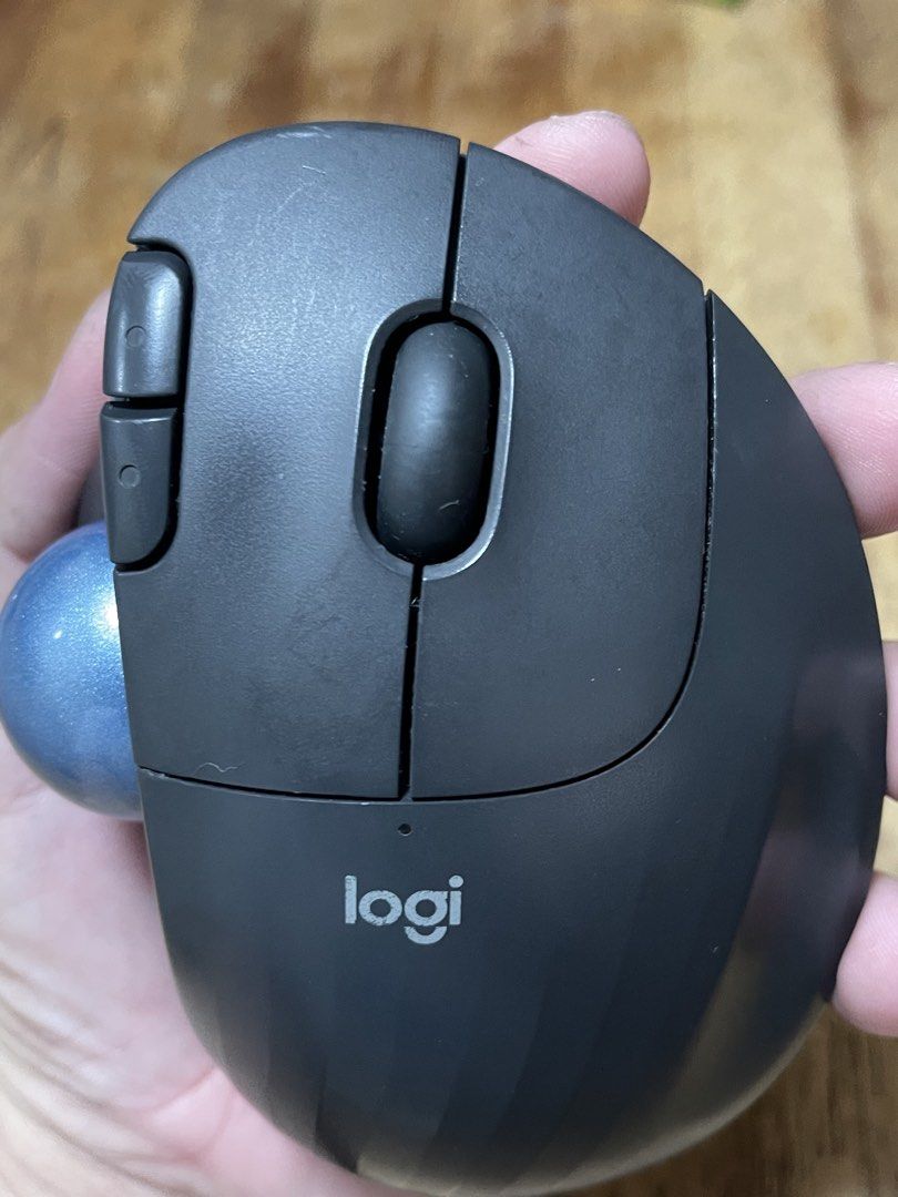 Logitech Ergo M575 Wireless Trackball Mouse (Category: Mouse & Mousepads) located in Valenzuela. Submitted by tongaiks (Listing ID 1443501644, Image 2). Description: Description: Selling a pre-loved Logitech ERGO M575 Wireless Trackball Mouse in Graphite. This is the ultimate ergonomic mouse for saving wrist strain and desk space! Condition: 8.5/10. Fully operational. Has some minor cosmetic scuffs on the bottom base plate and light surface wear 