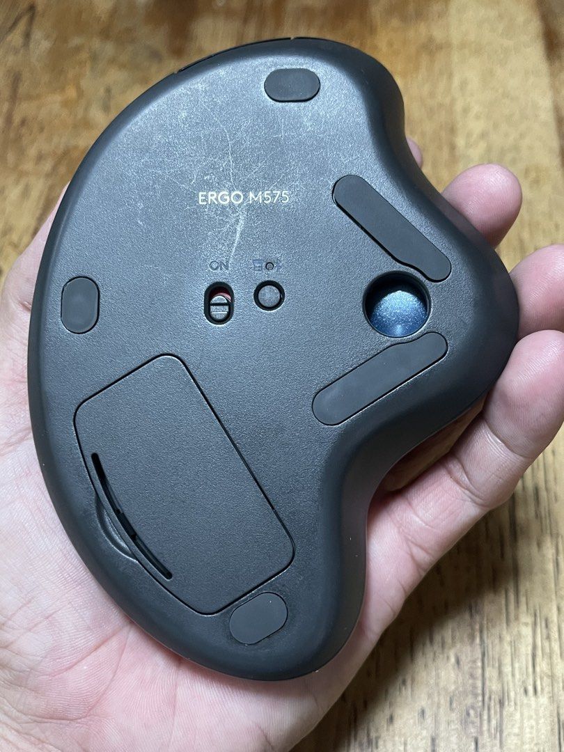 Logitech Ergo M575 Wireless Trackball Mouse (Category: Mouse & Mousepads) located in Valenzuela. Submitted by tongaiks (Listing ID 1443501644, Image 3). Description: Description: Selling a pre-loved Logitech ERGO M575 Wireless Trackball Mouse in Graphite. This is the ultimate ergonomic mouse for saving wrist strain and desk space! Condition: 8.5/10. Fully operational. Has some minor cosmetic scuffs on the bottom base plate and light surface wear 