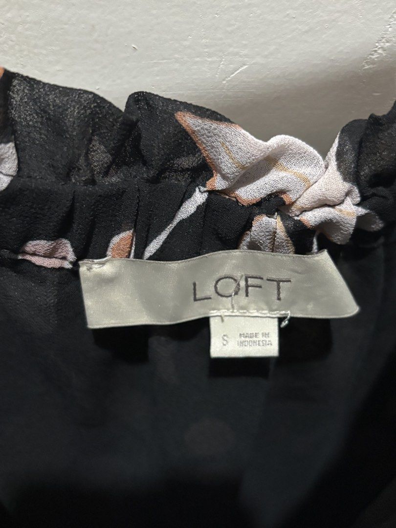 Long sleeved Floral Off-Shoulder Top (Category: Blouses) located in Makati City. Submitted by axashop (Listing ID 1443571445, Image 3). Description: - Brand: LOFT - Cute floral print off-shoulder top - Long sleeves with ruffled detail - Flowy and light material, ideal for summer/floral themed events - Size: Small - Perfect for a casual look.