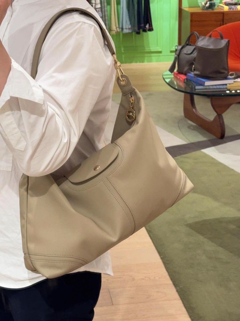 Longchamp Le Pliage Xtra XL Shoulder in Trench (Category: Shoulder Bags) located in Manila. Submitted by mahaechn (Listing ID 1443574113, Image 3). Description: 📌 ON HAND ‼️ 👜 Longchamp Le Pliage Xtra XL Shoulder ✨ Brand new and sealed — with dust bag & paper bag! Super cute, compact, and perfect for your daily lakads or errands! Stylish yet spacious for all your essentials. 📏 Size: 15.9 in (L - measured at the base of the bag) x 9.8 in (H) x 