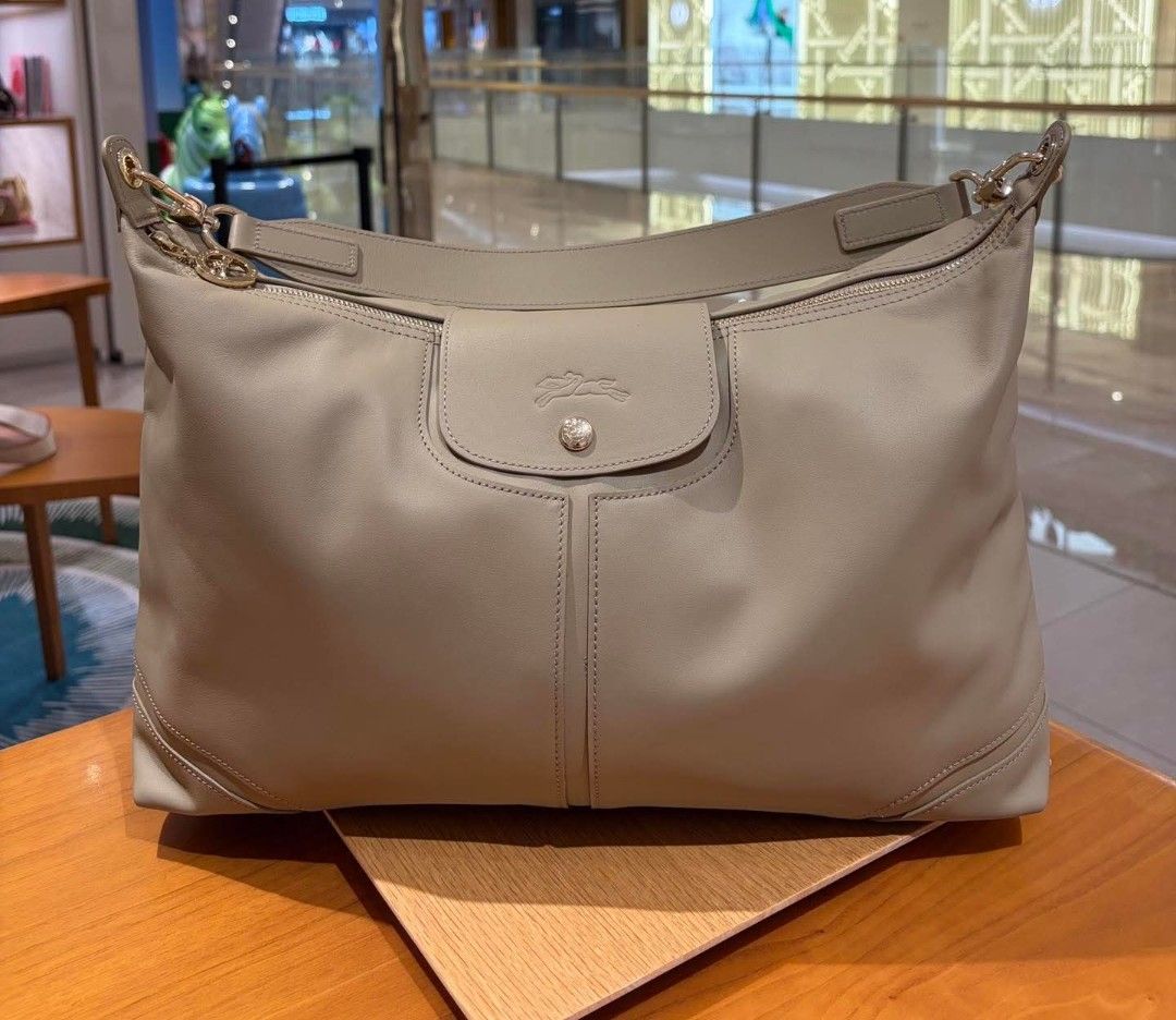 Longchamp Le Pliage Xtra XL Shoulder in Trench (Category: Shoulder Bags) located in Manila. Submitted by mahaechn (Listing ID 1443574113, Image 1). Description: 📌 ON HAND ‼️ 👜 Longchamp Le Pliage Xtra XL Shoulder ✨ Brand new and sealed — with dust bag & paper bag! Super cute, compact, and perfect for your daily lakads or errands! Stylish yet spacious for all your essentials. 📏 Size: 15.9 in (L - measured at the base of the bag) x 9.8 in (H) x 