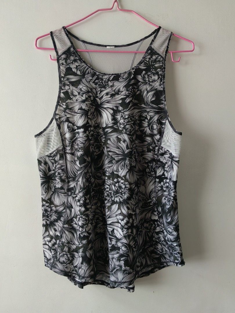 Lululemon Tank Floral (6/S-M) (Category: Activewear) located in Baguio. Submitted by kacijom (Listing ID 1443608711, Image 1). Description: 🍋₱500 ️•Lululemon Tank •Size 6/S-M •10/10 (EUC) ❌NO RUSH SHIPPING!❌ •Color may vary due to lighting.