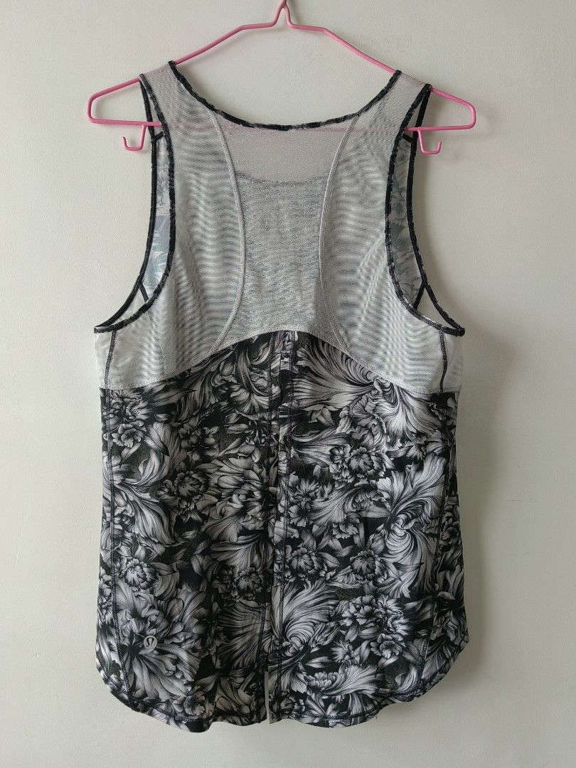 Lululemon Tank Floral (6/S-M) (Category: Activewear) located in Baguio. Submitted by kacijom (Listing ID 1443608711, Image 2). Description: 🍋₱500 ️•Lululemon Tank •Size 6/S-M •10/10 (EUC) ❌NO RUSH SHIPPING!❌ •Color may vary due to lighting.