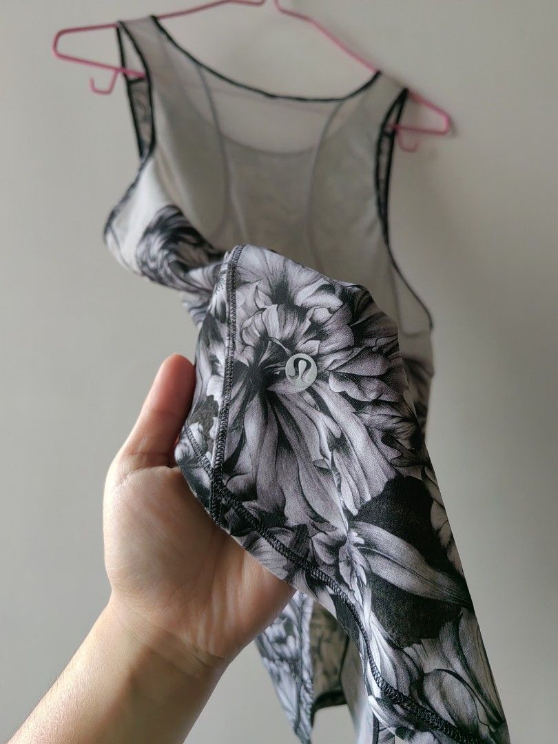 Lululemon Tank Floral (6/S-M) (Category: Activewear) located in Baguio. Submitted by kacijom (Listing ID 1443608711, Image 3). Description: 🍋₱500 ️•Lululemon Tank •Size 6/S-M •10/10 (EUC) ❌NO RUSH SHIPPING!❌ •Color may vary due to lighting.