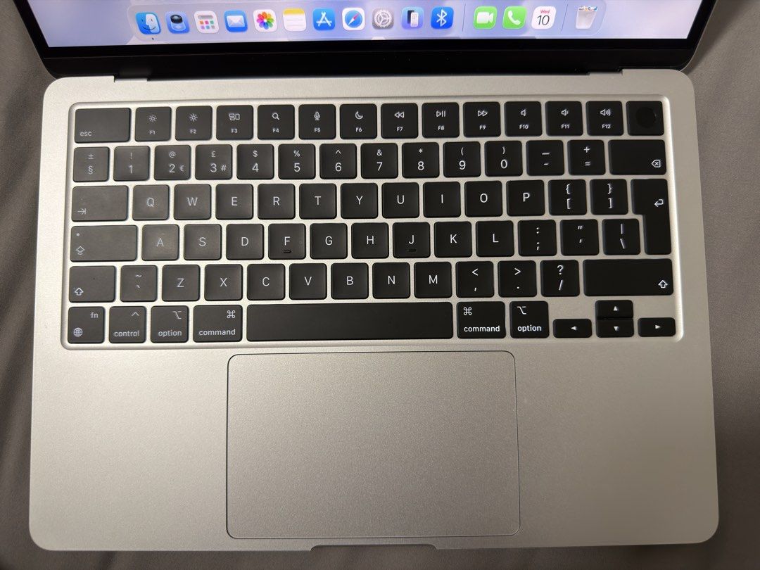 Macbook Air M2483766158387456002