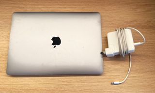 MacBook Pro 2017 13-inch i5/8GB491851035286579200