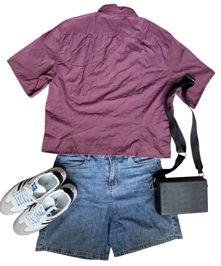 Maroon Theory boxy cropped polo (Category: Tshirts & Polo Shirts ) located in Manila. Submitted by its.mickey (Listing ID 1443686448, Image 3). Description: Width: 21.5 Length: 23.