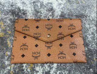(Category: ) located in . Submitted by Luxury_branded (Listing ID 1443693571, Image 1). Description: .