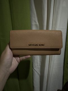(Category: ) located in . Submitted by bagsbyshai (Listing ID 1443596089, Image 1). Description: .