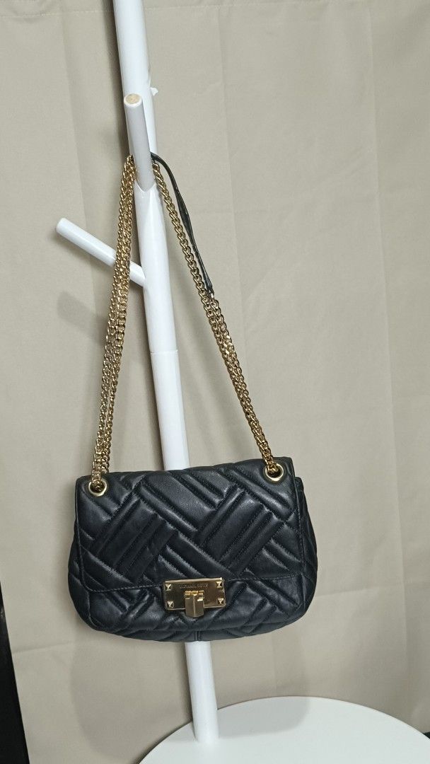 Michael Kors Peyton Black Quilted Shoulder Bag with Gold Chain (Category: Shoulder Bags) located in Antipolo. Submitted by secondmusebags (Listing ID 1443663673, Image 1). Description: We sell authentic preloved bags 😊 Condition: Good as new with minimal signs of usage Can send more photos or vids of the bag Price is negotiable for 2 bags and up Tiktok: secondmusebags Location: Upper Antipolo Available for meetup Delivery: Lalamove or J&T - Blac