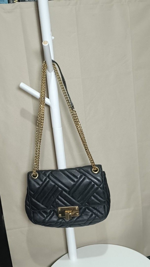 Michael Kors Peyton Black Quilted Shoulder Bag with Gold Chain (Category: Shoulder Bags) located in Antipolo. Submitted by secondmusebags (Listing ID 1443663673, Image 2). Description: We sell authentic preloved bags 😊 Condition: Good as new with minimal signs of usage Can send more photos or vids of the bag Price is negotiable for 2 bags and up Tiktok: secondmusebags Location: Upper Antipolo Available for meetup Delivery: Lalamove or J&T - Blac
