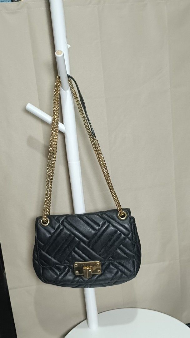 Michael Kors Peyton Black Quilted Shoulder Bag with Gold Chain (Category: Shoulder Bags) located in Antipolo. Submitted by secondmusebags (Listing ID 1443663673, Image 3). Description: We sell authentic preloved bags 😊 Condition: Good as new with minimal signs of usage Can send more photos or vids of the bag Price is negotiable for 2 bags and up Tiktok: secondmusebags Location: Upper Antipolo Available for meetup Delivery: Lalamove or J&T - Blac
