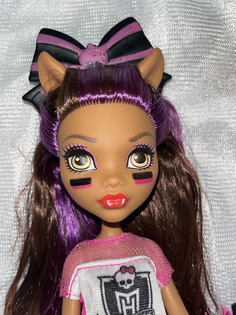 Monster High MH Clawdeen Wolf - Winning Werewolves Doll (Category: Figurines & Statues) located in Mandaluyong City. Submitted by m_streasure (Listing ID 1443600726, Image 2). Description: - originally part of the Winning Werewolves 2-pack - has tiny lip chip, see close up for details .