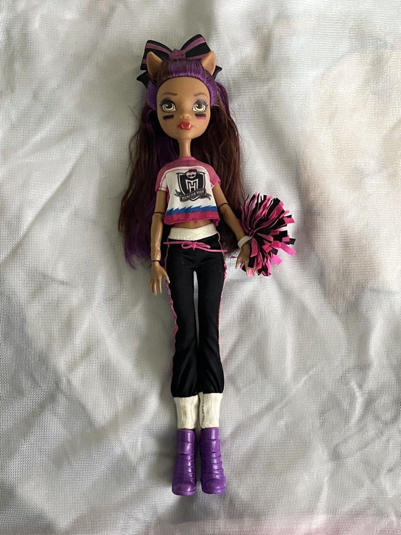 Monster High MH Clawdeen Wolf - Winning Werewolves Doll (Category: Figurines & Statues) located in Mandaluyong City. Submitted by m_streasure (Listing ID 1443600726, Image 1). Description: - originally part of the Winning Werewolves 2-pack - has tiny lip chip, see close up for details .