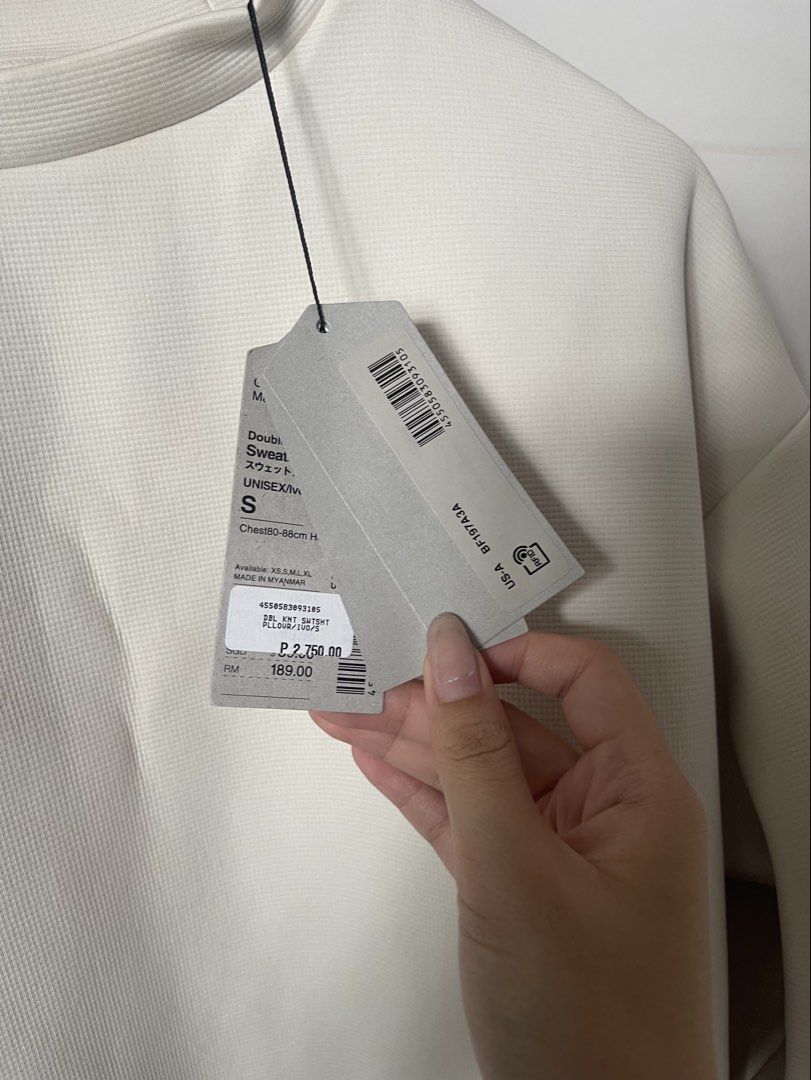 MUJI Double Sweatshirt Pullover Unisex Ivory - S (Category: Longsleeves) located in Angeles City. Submitted by svrn_declutter (Listing ID 1443526676, Image 3). Description: Muji Doubleknitted Sweatshirt Pullover in Ivory - never used, bought from Muji Shangrila - still has its tag, unisex - Chest: 80-88cm | Height: 160-168cm - rfs: bought as an extra.