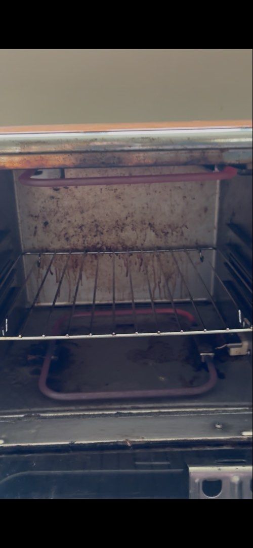 National Orange Retro Toaster Oven (Category: Ovens & Toasters) located in Quezon City. Submitted by castvy116 (Listing ID 1443566241, Image 3). Description: - National toaster oven in a vibrant orange color Old and used - Dimension: 15.5inch x 10.25inch - Features settings for roasting chicken, roast beef, and other dishes. - Comes with a convenient crumb tray. - Functional and ready to add retro charm to your kitchen..