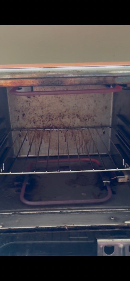 National Orange Retro Toaster Oven (Category: Ovens & Toasters) located in Quezon City. Submitted by erlinda_ivy (Listing ID 1443567945, Image 3). Description: - National toaster oven in a vibrant orange color Old and used - Dimension: 15.5inch x 10.25inch - Features settings for roasting chicken, roast beef, and other dishes. - Comes with a convenient crumb tray. - Functional and ready to add retro charm to your kitchen..