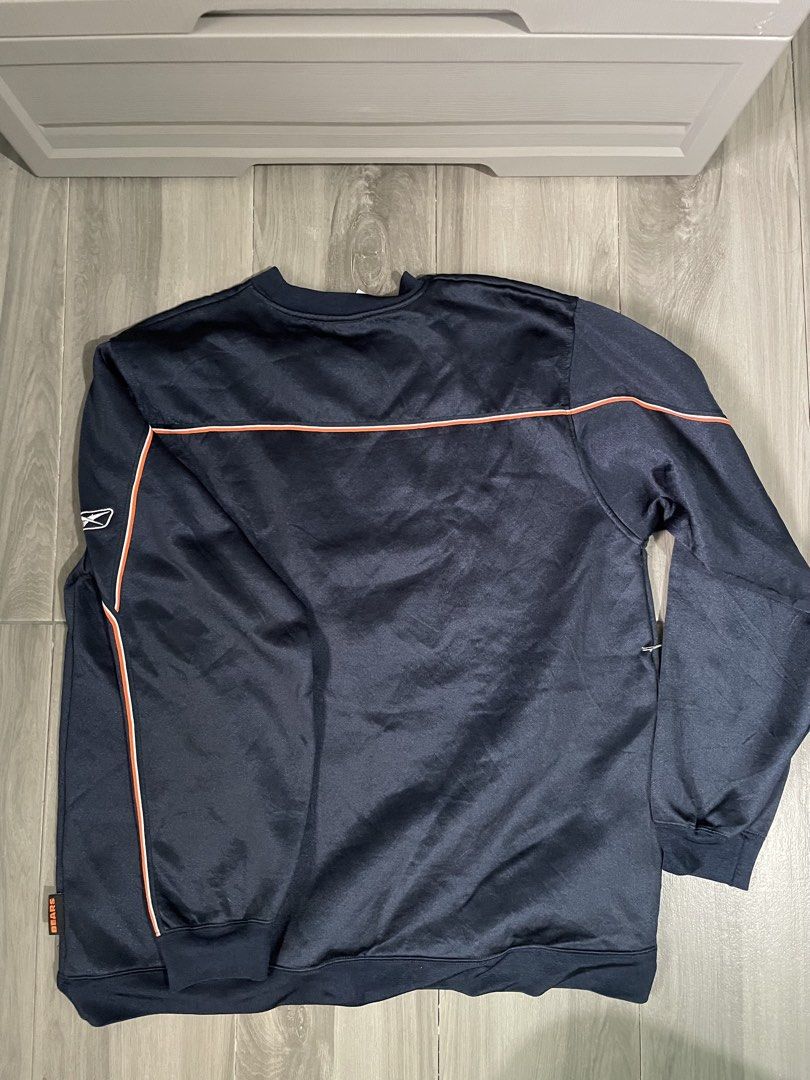 NFL longsleeve (Category: Coats, Jackets and Outerwear) located in Manila. Submitted by _jerome (Listing ID 1443528994, Image 2). Description: Bears football NFL (XL) Sleeve length: 27 Width: 25 Length: 29.5.