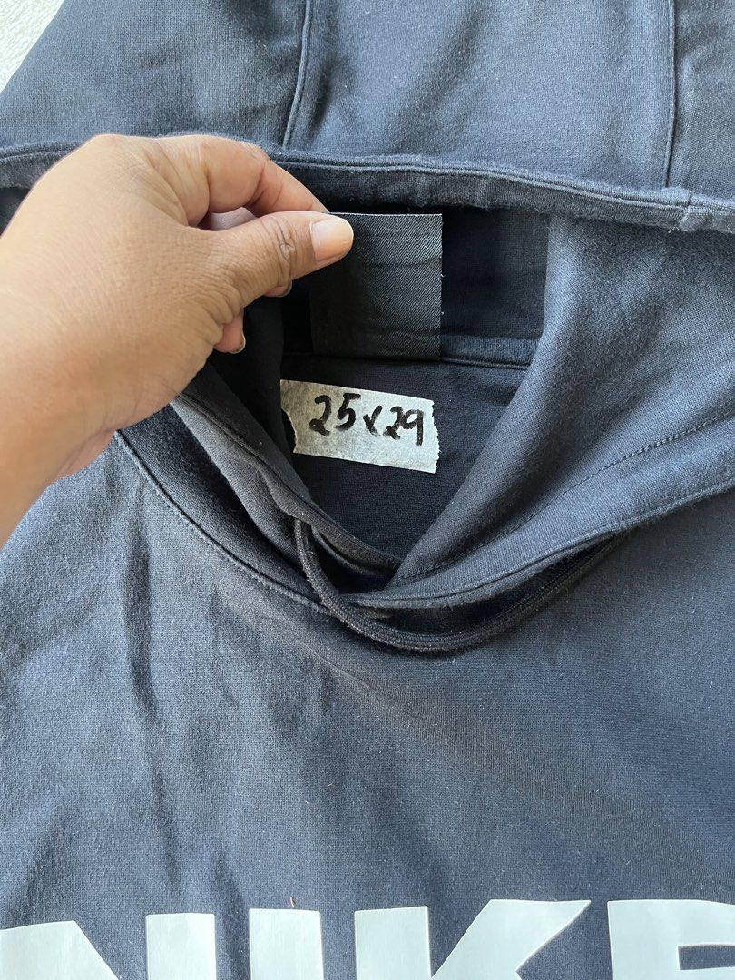 Nike Black Hoodie with Large Logo (Category: Hoodies) located in Baler. Submitted by shneyy (Listing ID 1443580075, Image 2). Description: Demis: 25x28 - Reflective stripe detail Good condition .