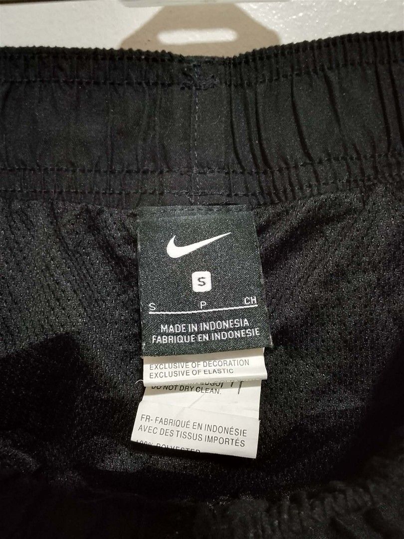 Nike Swimming Shorts (Category: Shorts) located in Cebu City. Submitted by dexterjam (Listing ID 1443631564, Image 3). Description: Excellent Condition 100% Polyester 9.7/10 Color rate Size Small fit to medium Waistline: 26-32 Length: 19 Hem: 11 No issue.