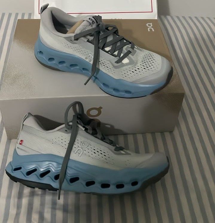 On Cloud (Category: Shoe inserts) located in Ampang. Submitted by snurnisa (Listing ID 1443656190, Image 2). Description: my mum bought it for me but wasn't my size the colour is easy to match with your outfit furthermore, the colour is easy to maintain not too bright or dark original On Cloud.