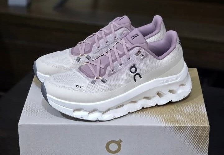 ON Running Cloudmonster Shoes (Category: Sneakers) located in Pasay City. Submitted by vivianmolo (Listing ID 1443647358, Image 1). Description: - ON Running Cloudmonster shoes - Lightweight and cushioned for ultimate comfort - Perfect for both running and everyday wear - Comes with a box.