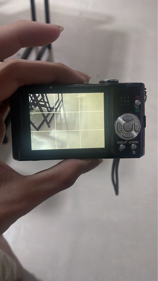 Panasonic Lumix DMC FX40 Digital Camera (Category: Cameras) located in Caloocan City. Submitted by aquilacon16413 (Listing ID 1443582957, Image 2). Description: Issues: screen vignette/scratches and paint peeling sa top (normal wear and tear) some pictures have lines most dont japanese language po ito pero simple nman ung interface negotiable.