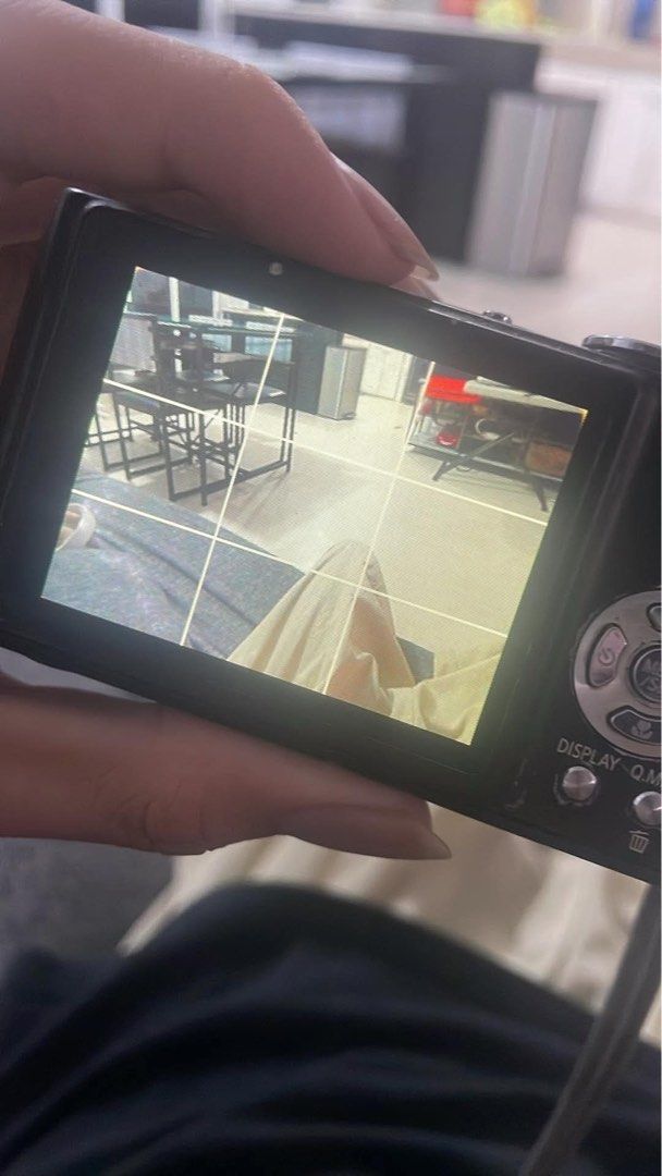 Panasonic Lumix DMC FX40 Digital Camera (Category: Cameras) located in Caloocan City. Submitted by aquilacon16413 (Listing ID 1443582957, Image 3). Description: Issues: screen vignette/scratches and paint peeling sa top (normal wear and tear) some pictures have lines most dont japanese language po ito pero simple nman ung interface negotiable.