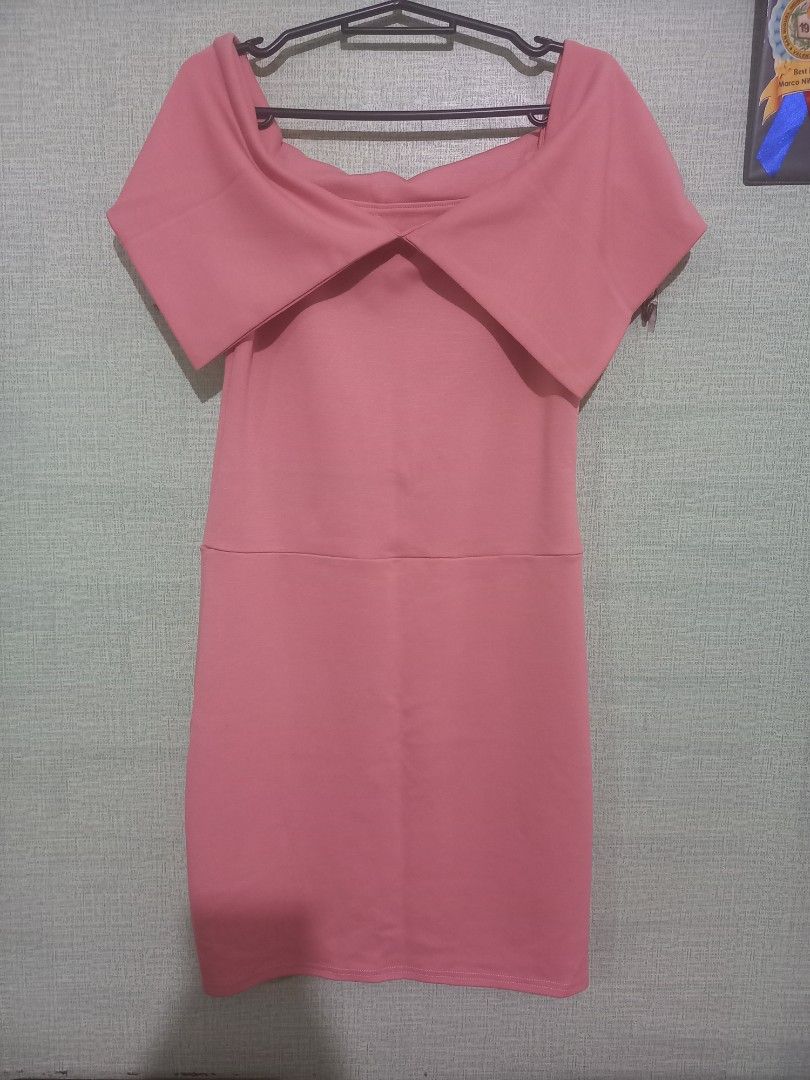 Pink Off-Shoulder Bodycon Dress (Category: Dresses) located in Valenzuela. Submitted by cc850906 (Listing ID 1443543024, Image 3). Description: - Cute pink off-shoulder dress - Bodycon fit - Ideal for parties or a night out - Estimated size S/M - Simple and chic design.