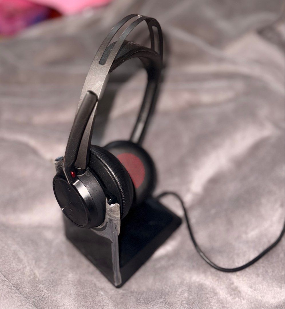 Poly Voyager Focus 2 USB-C-Headset USB-C/A Adapter with Charging Stand (Category: Headphones & Headsets) located in Paranaque City. Submitted by shamelesschili (Listing ID 1443505791, Image 1). Description: Wireless headset (Poly) .