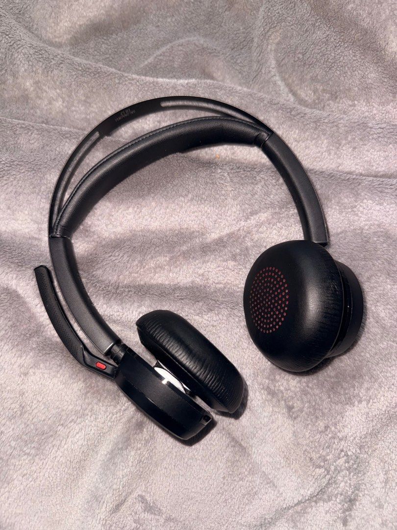 Poly Voyager Focus 2 USB-C-Headset USB-C/A Adapter with Charging Stand (Category: Headphones & Headsets) located in Paranaque City. Submitted by shamelesschili (Listing ID 1443505791, Image 2). Description: Wireless headset (Poly) .