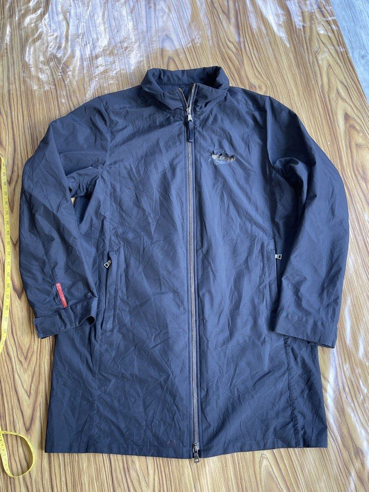 Prada windstoper jacket (Category: Coats, Jackets and Outerwear) located in Baling. Submitted by oddrabbit.6a038d (Listing ID 1443558291, Image 2). Description: Ada kesan terkepit kat dada dan dalam zip,kat dada letak pacth cun.