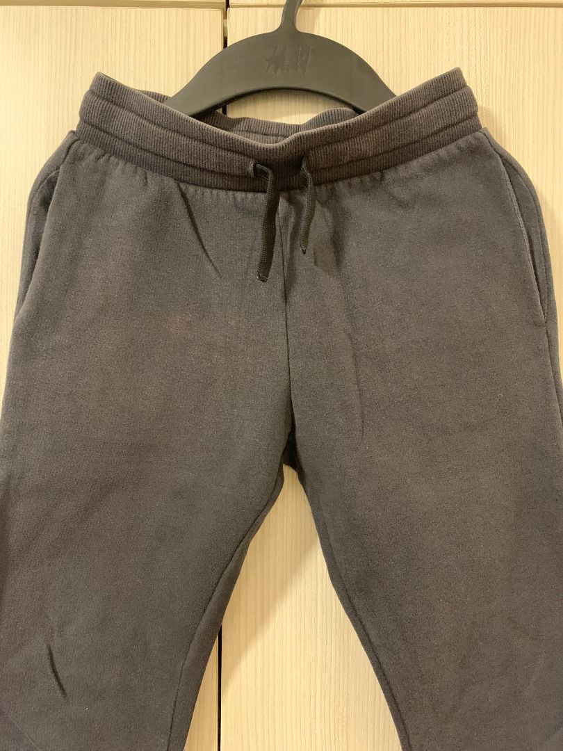 H&M Preloved Kids Jogger Pants (Category: Babies & Kids Fashion) located in Quezon City. Submitted by declutter_with_ericka (Listing ID 1443519134, Image 3). Description: • H&M Black Jogging pants for kids • Well used. Slightly faded. No stain. •Cloth is slightly thick. Best to wear during cold season • Suits well for kids ages 6-7 y/o • Item will be shipped from Katipunan area in Quezon City.