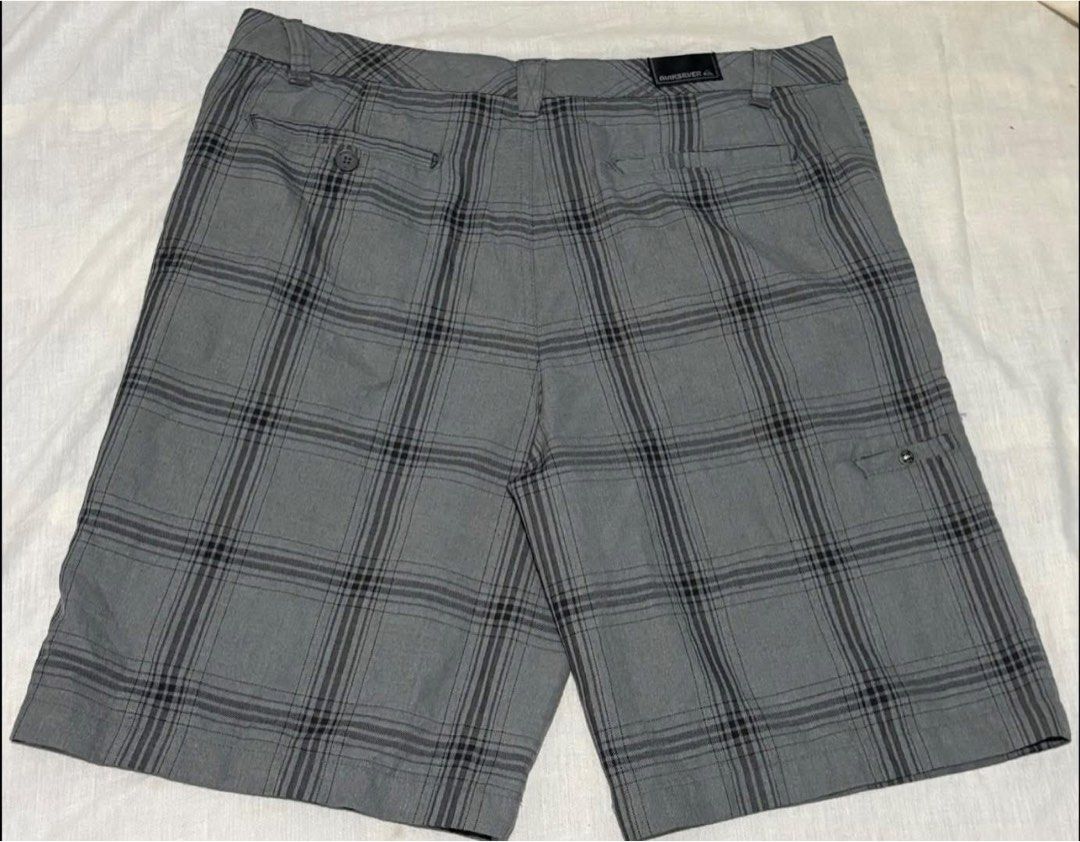 Quiksilver Jorts (Category: Shorts) located in Lucena. Submitted by ryu625 (Listing ID 1443605586, Image 2). Description: Waist- 40 on tag Length-24 Hem- 13 alt, alternative, fashion, grunge, jorts, quiksilver, shorts, surf, surfwear, surf wear, Y2K.