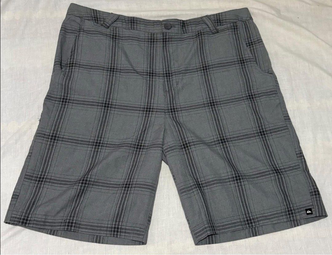 Quiksilver Jorts (Category: Shorts) located in Lucena. Submitted by ryu625 (Listing ID 1443605586, Image 1). Description: Waist- 40 on tag Length-24 Hem- 13 alt, alternative, fashion, grunge, jorts, quiksilver, shorts, surf, surfwear, surf wear, Y2K.