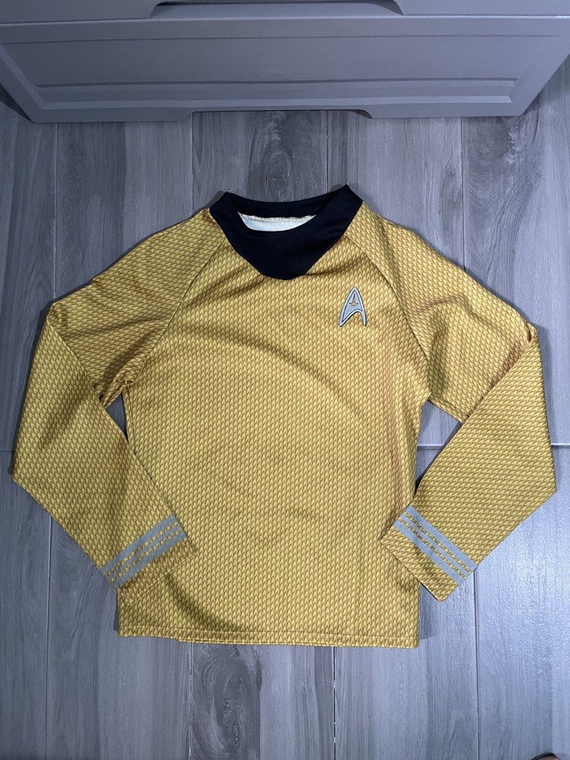 Random longsleeve (Category: Activewear) located in Manila. Submitted by _jerome (Listing ID 1443531609, Image 1). Description: Random longsleeve Sleeve length: 22.5 Length: 25 Width: 19.