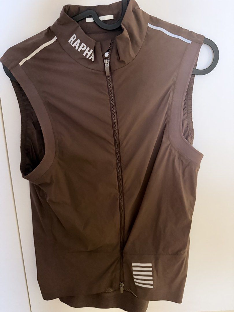 rapha gilet (Category: Activewear) located in Singapore. Submitted by whrgottime (Listing ID 1443522708, Image 1). Description: used twice only barely worn .