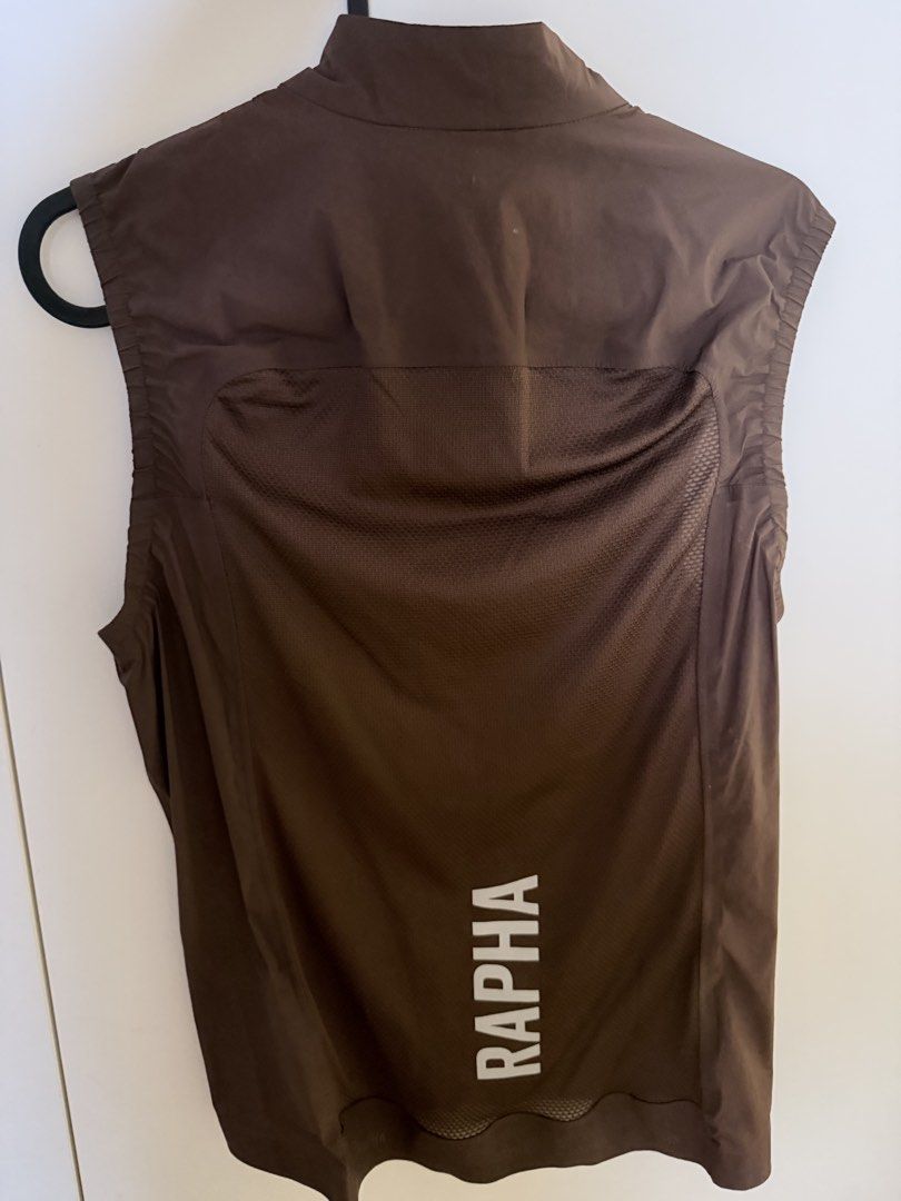 rapha gilet (Category: Activewear) located in Singapore. Submitted by whrgottime (Listing ID 1443522708, Image 2). Description: used twice only barely worn .