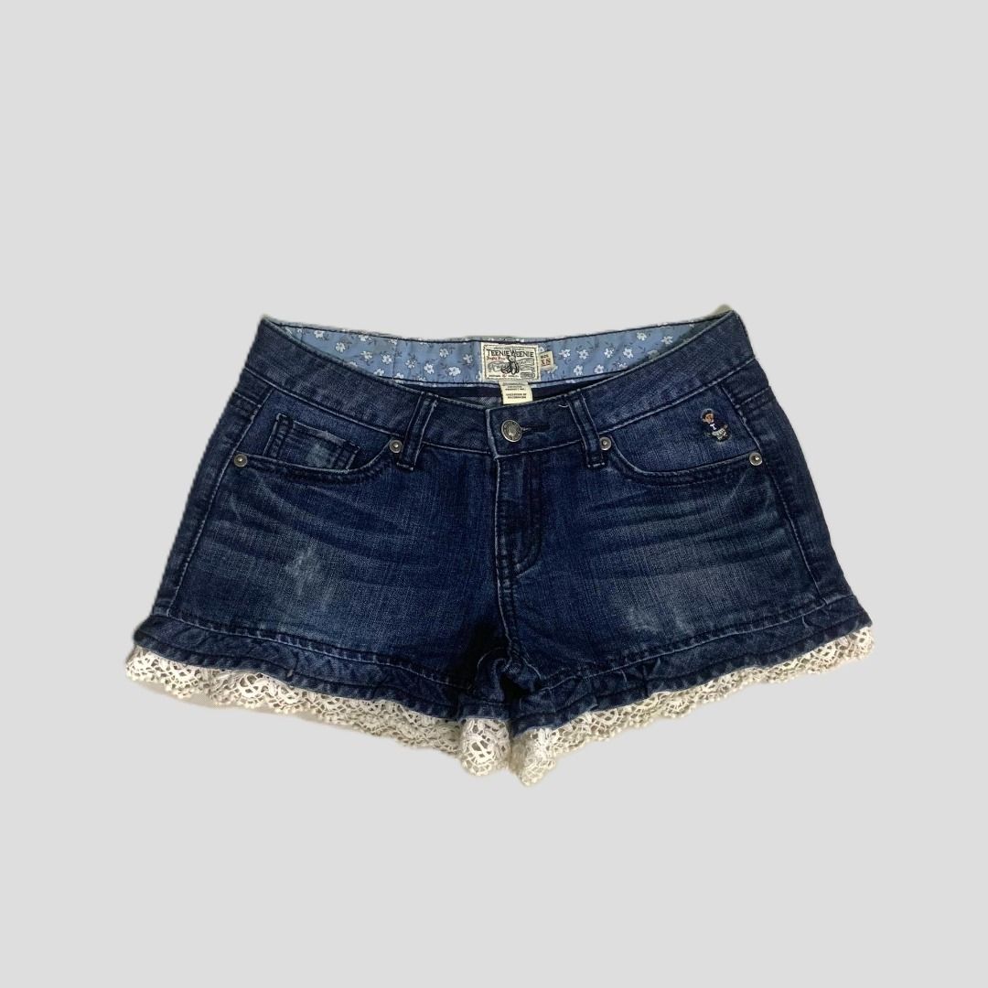 rare 2000s laced hem low rise micro shorts (Category: Shorts) located in Arayat. Submitted by capymelon (Listing ID 1443627626, Image 1). Description: ⋆ ˚📏⋆｡˚ dimes is in the last photo ⋆ ˚📏⋆｡ note: minimal discrepancies in measurements may occur when sellers take dimes issue : none color may vary due to lighting items are negotiable but no lowballing ( tap the photos to view them in full ) send me a message if interested! 📍pampanga sf ranges 